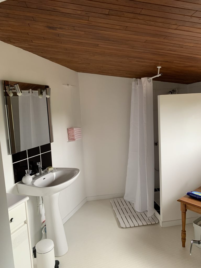 salle de bain du Gîte pèlerins la casa del trel à Cahors